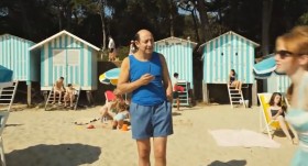 Tatínek obdivuje krásy riviéry